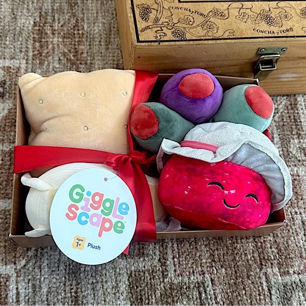 New GiggleScape Children’s Charcuterie Box 4 Plush Cheese, Olives, Jam, Crackers